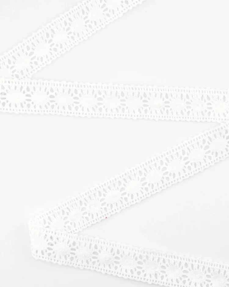 Haberdashery - Trims - Geometric Oval-shaped Cotton Lace - White - 20mm Close Up