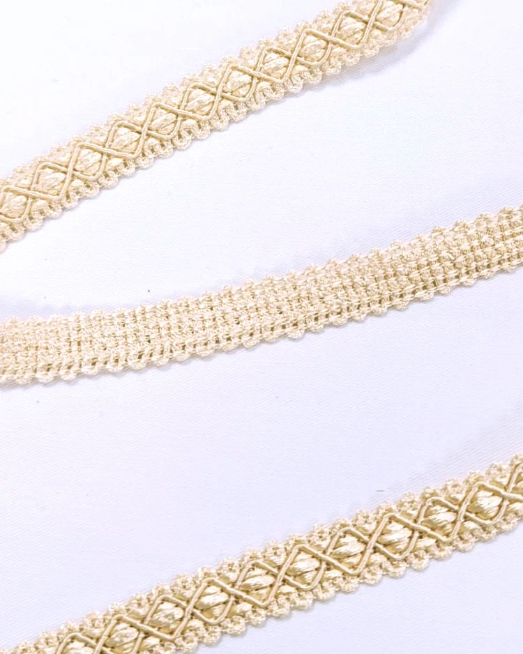 Haberdashery - Trims - Scalloped Diamond Gimp Braid Trim - Vintage Cream - 15mm - Close Up
