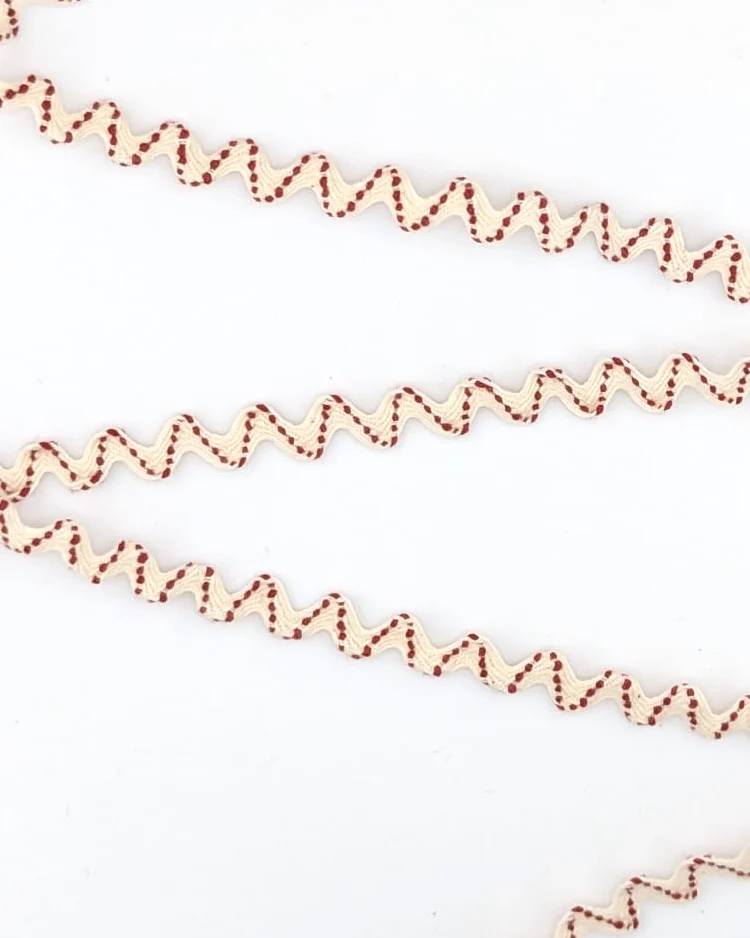 Haberdashery - Trims - Woven Flat Zigzag Wave Trim - Cream & Red - 10mm - Close Up