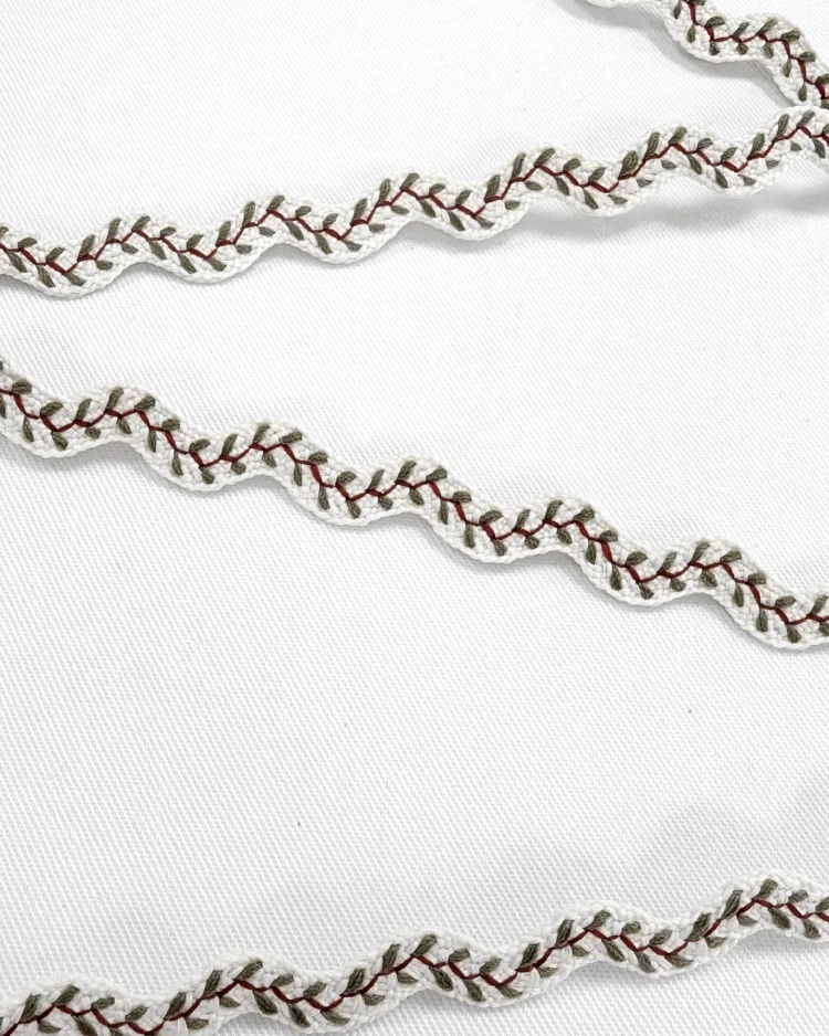 Haberdashery - Trims - Woven Flat Zigzag Wave Trim - Ivory Vine Leaves - 10mm - Close Up